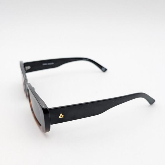 Aire Ceres Unisex Rectangle Sunglasses Black Frame with Smoke Mono Lens M Size - Picture 2 of 8